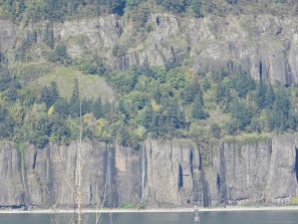 WIspy cascades on Washington cliffs